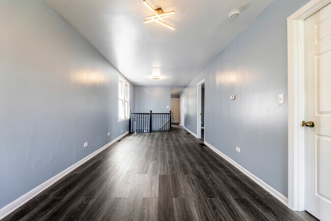 Building Photo - 554 Douglas Ave