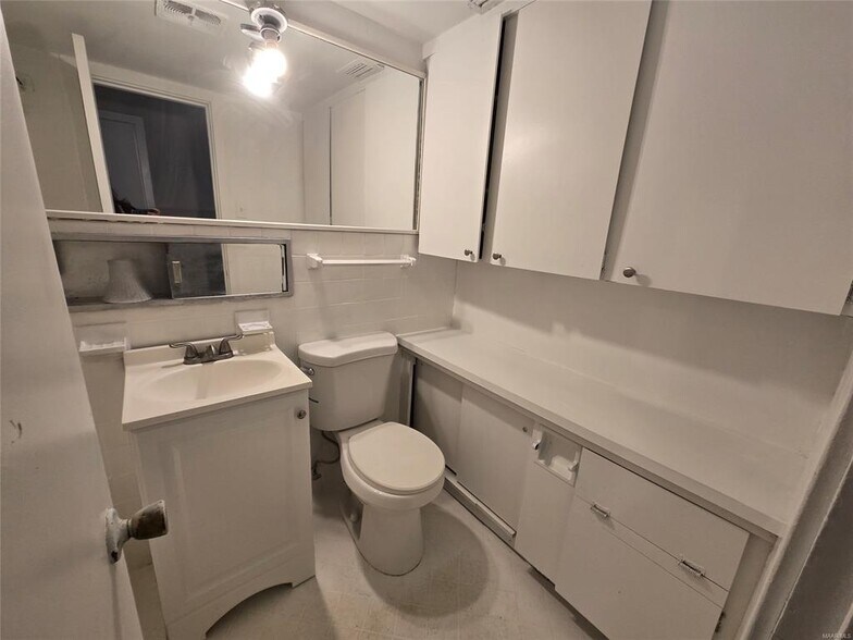 Building Photo - 3737 Wesley Dr