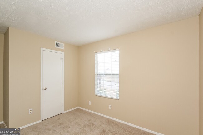 Building Photo - 3048 Laurengate Dr
