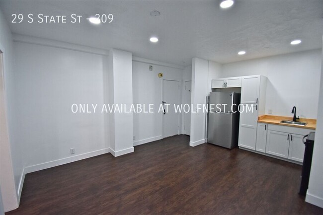 Building Photo - Remodeled Downtown Studio Condo! No Deposi...