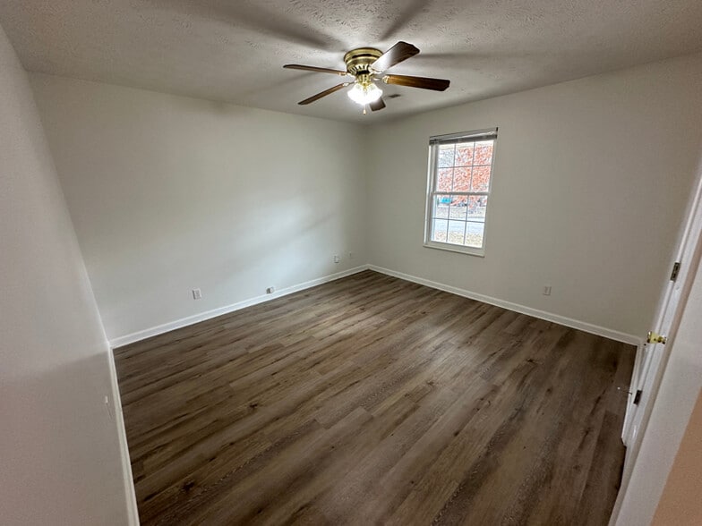 Building Photo - 7643 Cotton Patch Rd