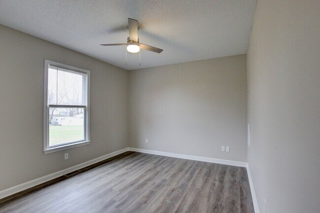 Building Photo - 2481 Clarksville Rd