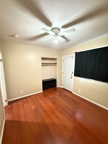 Building Photo - 235 S Robin Rd