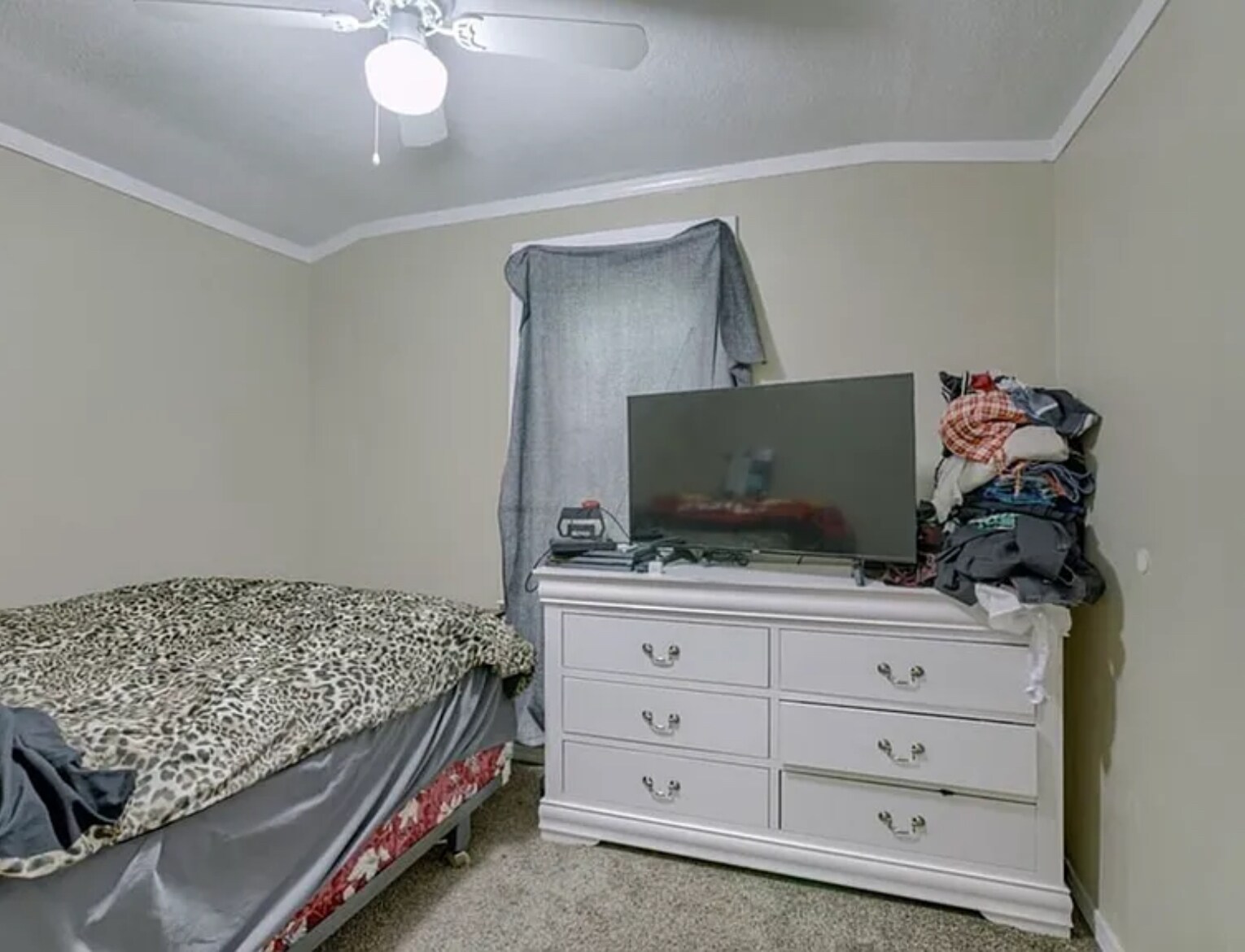 Building Photo - 617 S Lake Dr