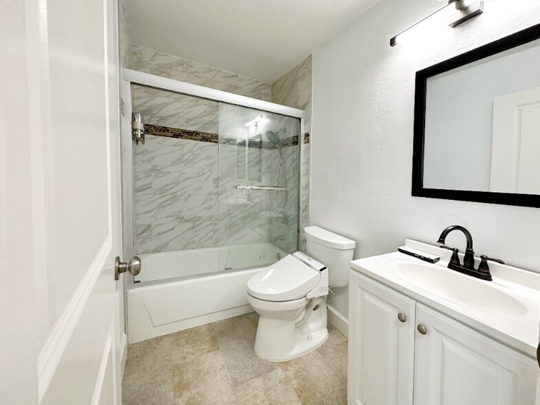 Building Photo - 680 Blackford Ct