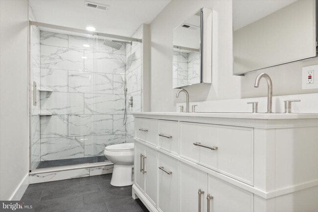 Building Photo - 247 E 6th Ave