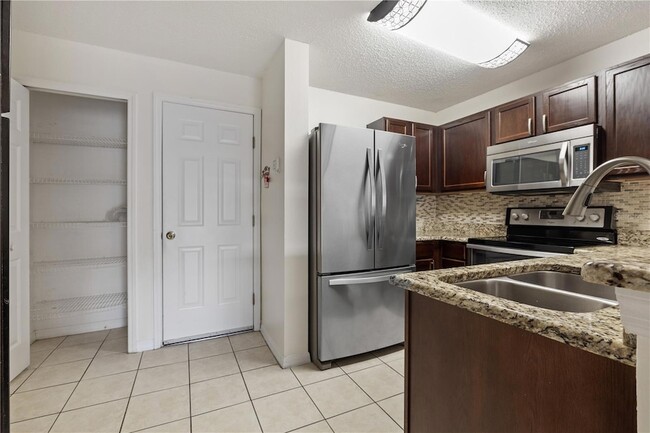 Building Photo - 8505 Edgewater Pl Blvd