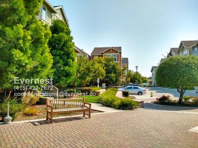 Building Photo - 2-Bedroom, 2-Bathroom Home in Prime Locati...