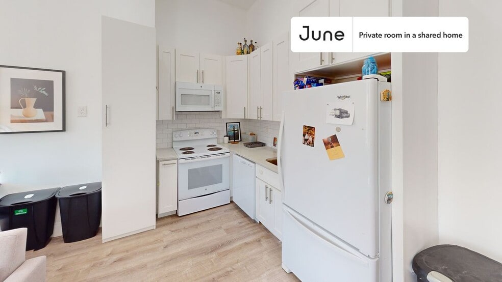 Building Photo - Room in Shared 3 bed/2 bath home