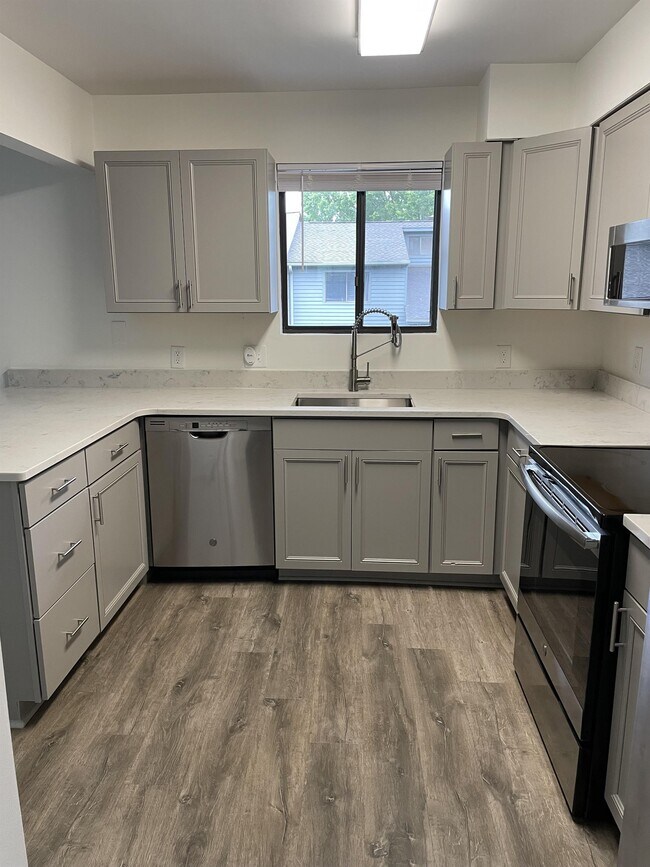 Building Photo - 161 Harvest Dr