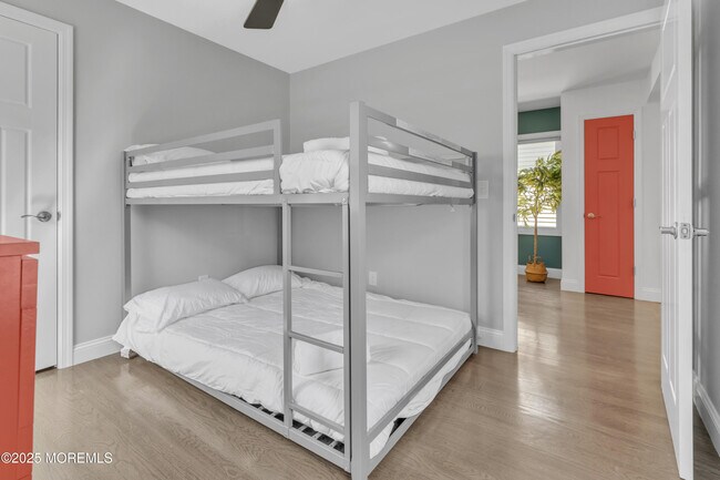 Building Photo - 1822 Parkway