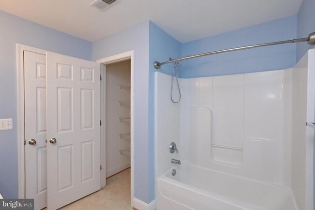 Building Photo - 1028 Llano Dr