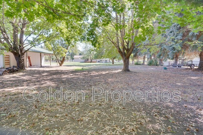 Building Photo - 1823 E Wilbur Ave