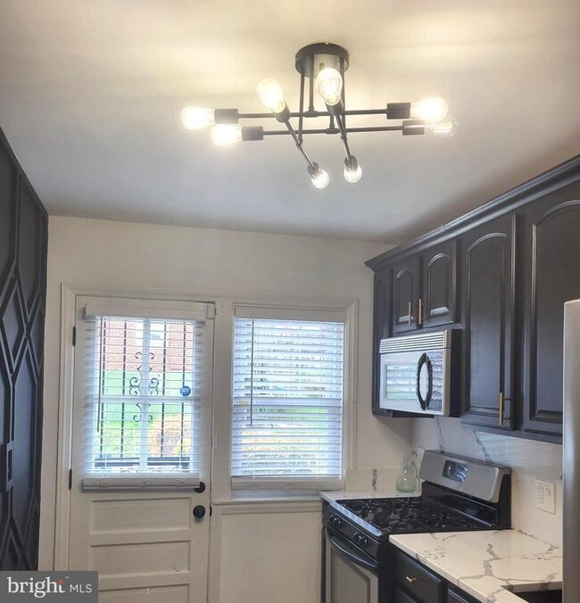 Building Photo - 202 Edgewood St