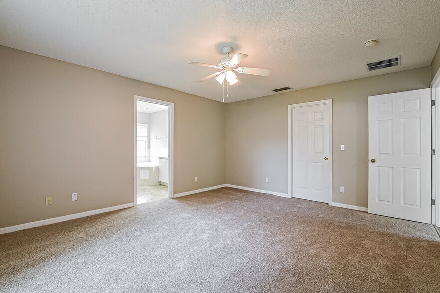 Building Photo - 3005 Lorimer Ct