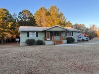 Building Photo - 3 bedroom, 2 bath bungalow on huge lot. Country living, but close to I-40, 140 and Wilmington.