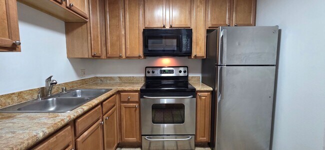 Building Photo - 508 Woodside Oaks