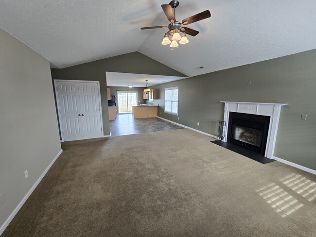 Building Photo - 333 Rose Bud Ln