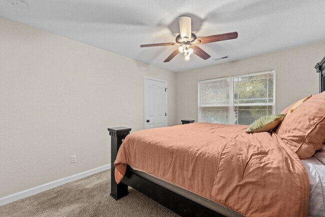 Building Photo - Dream Home Alert in Hampton!