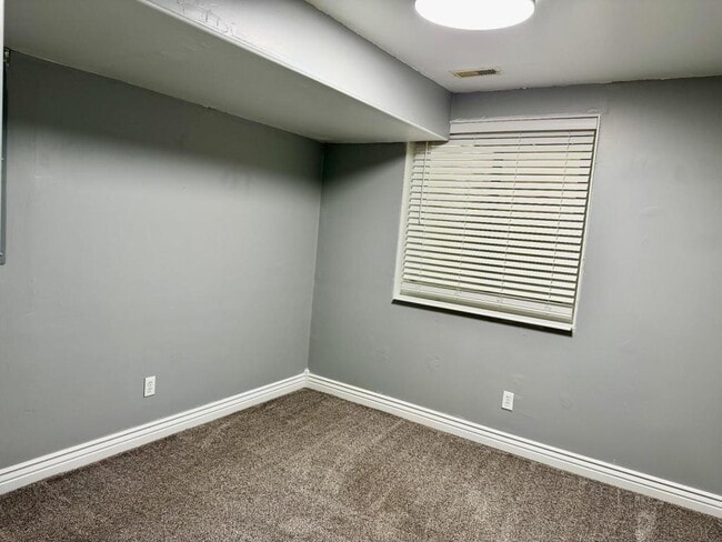 Building Photo - 3518 E Pearce Dr