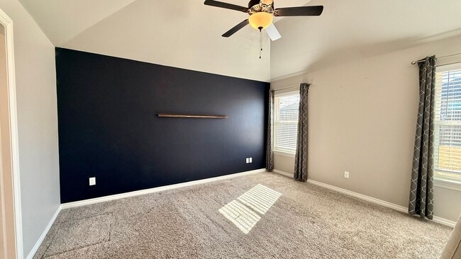 Building Photo - Gorgeous Newer Build! 3 Bed 2 Bath in Deer Creek Schools