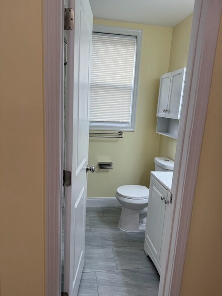 Building Photo - 1820 C St NE