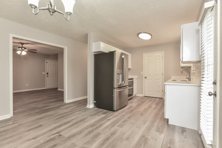 Building Photo - 1995 Bolden Dr