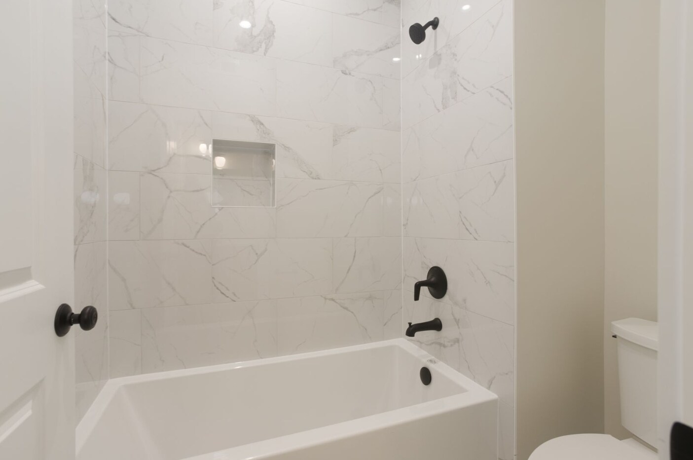 Building Photo - 1405 W Belden Ave