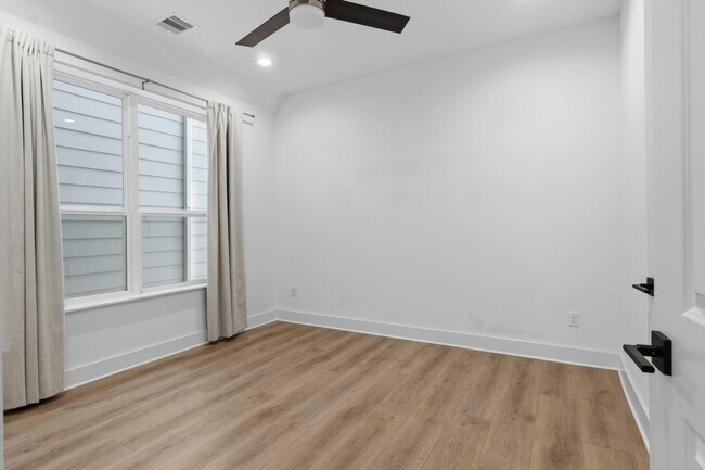Building Photo - 2806 Versailles Oak Ln