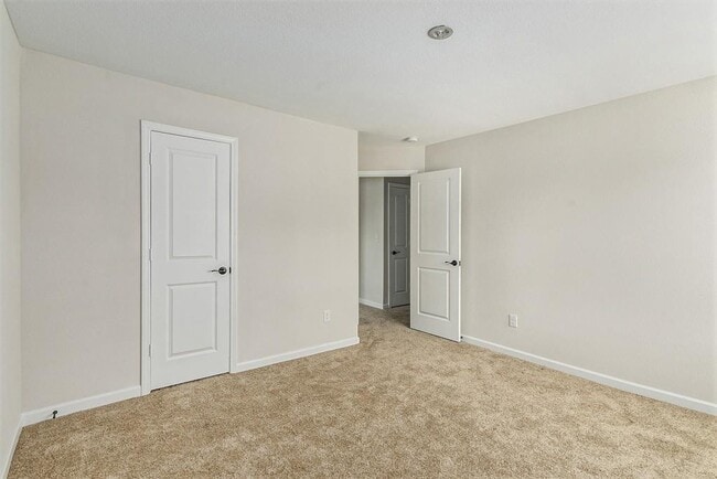 Building Photo - 489 Samara Ct