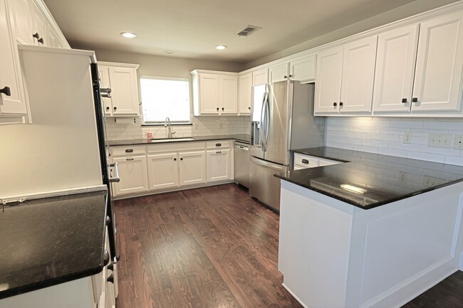 Building Photo - 3 Bed 3 Bath 3 Acres in Aubrey (FIRST MONT...