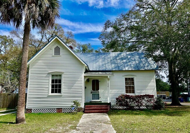 Building Photo - Historic Beauty in the Heart of Downtown Fernandina!