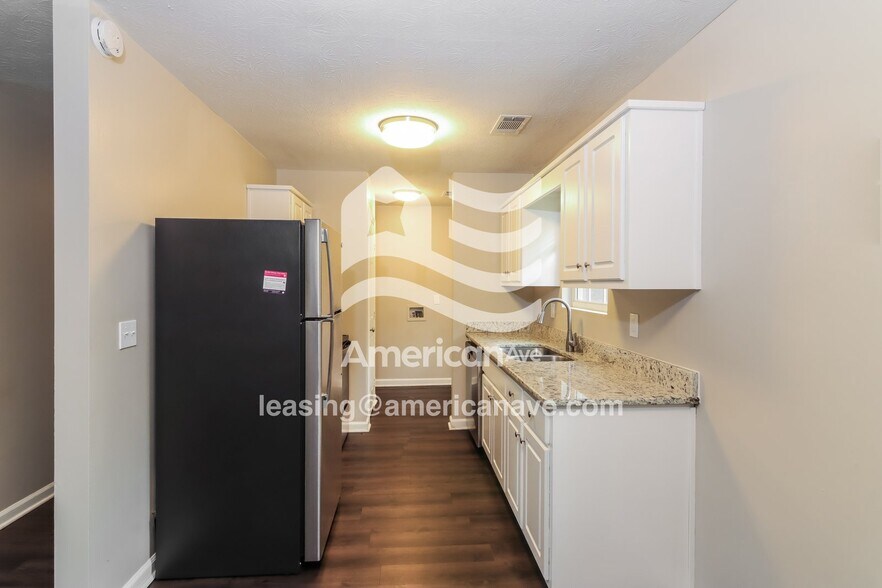 Building Photo - 1544 Holland Ave