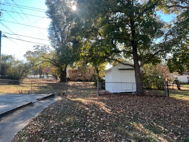 Building Photo - Tons of curb appeal! Close to downtown Spa...