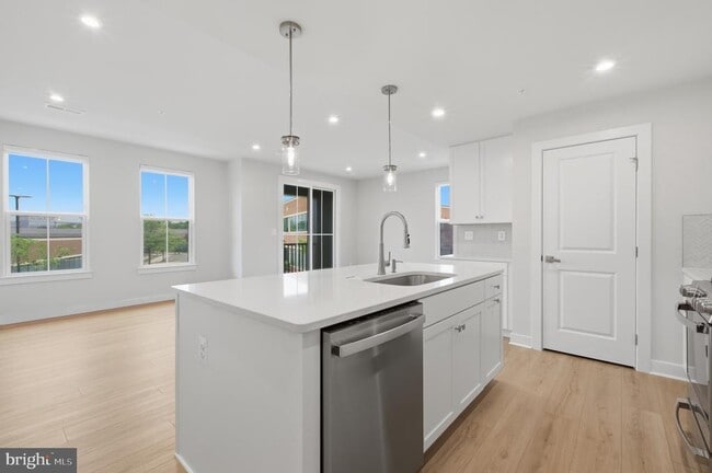 Building Photo - 14421 Albemarle Point Pl