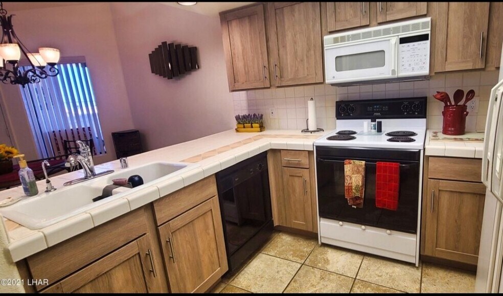 Kitchen - 2095 Mesquite Ave