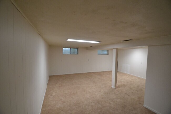 Building Photo - 613 Erie Rd