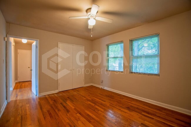 Building Photo - 944 St Charles Ave NE