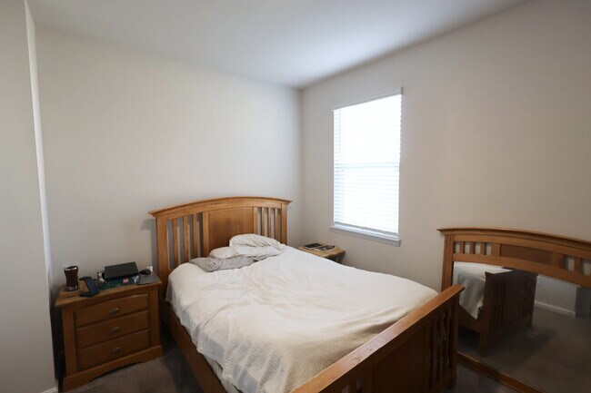 Building Photo - 7001 Batten Ct