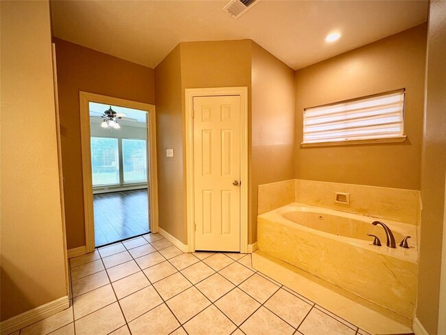 Building Photo - 119 Shadow Wood Dr