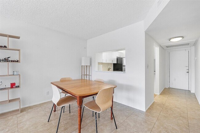 Building Photo - 5300 NE 24th Terrace