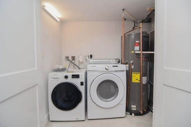 Building Photo - 27 Fenway Dr