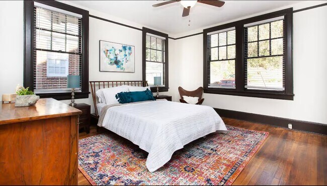 Building Photo - Midtown Duplex