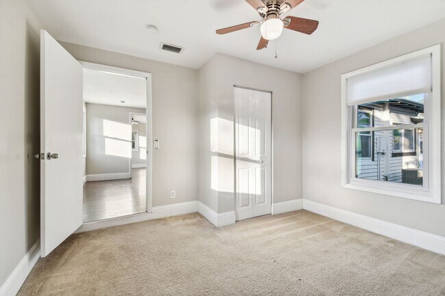 Building Photo - Charming 3 bed 2 bath North Kenwood home w...