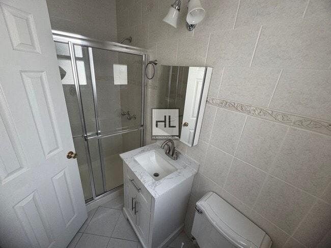 Building Photo - Fully Renovated 1-Bedroom Apartment in the...