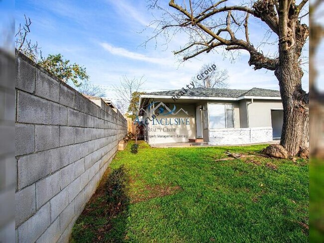 Building Photo - Charming 2 Bedroom 1 Bath! Half Off One Mo...