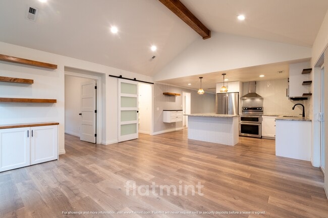 Building Photo - 16111 Stone Ave N