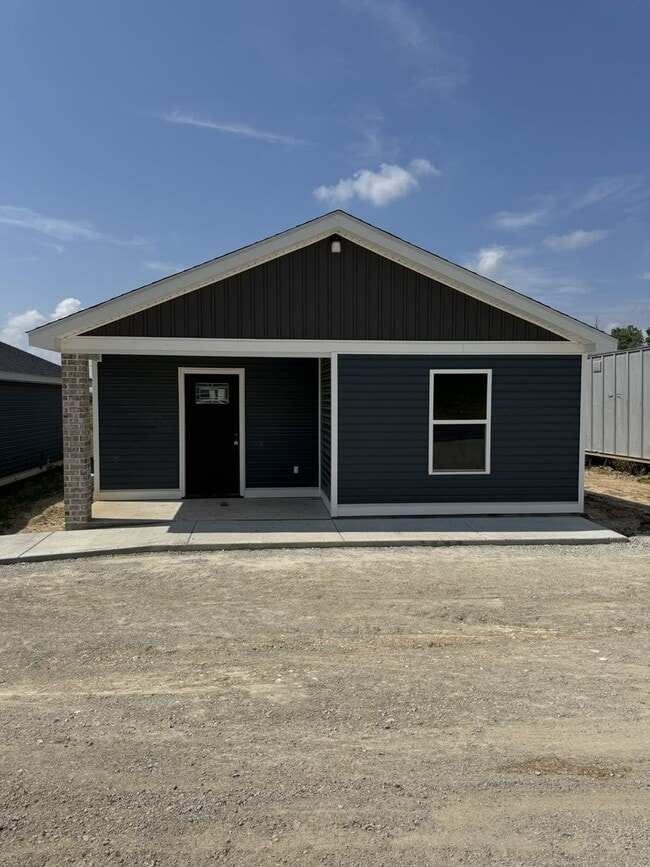 Building Photo - 3-bedroom 1-bath home located just minutes from I-55 Hwy  (Jackson/Fruitland area)