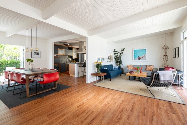 Building Photo - 7107 Pacific View Dr