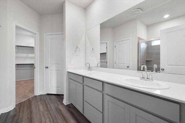 Building Photo - Huge 5-Bedroom Home for Lease in South Austin